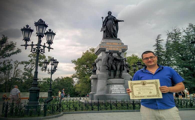 Сотрудники компании Альт-Эра получили благодарность за вклад в восстановление памятника Екатерине II в Симферополе